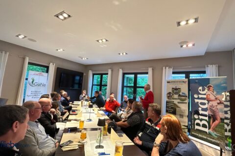 Golfclub Isernhagen Im Clubhaus Präsident Dr. Hans Ulrich Schneider berichtet